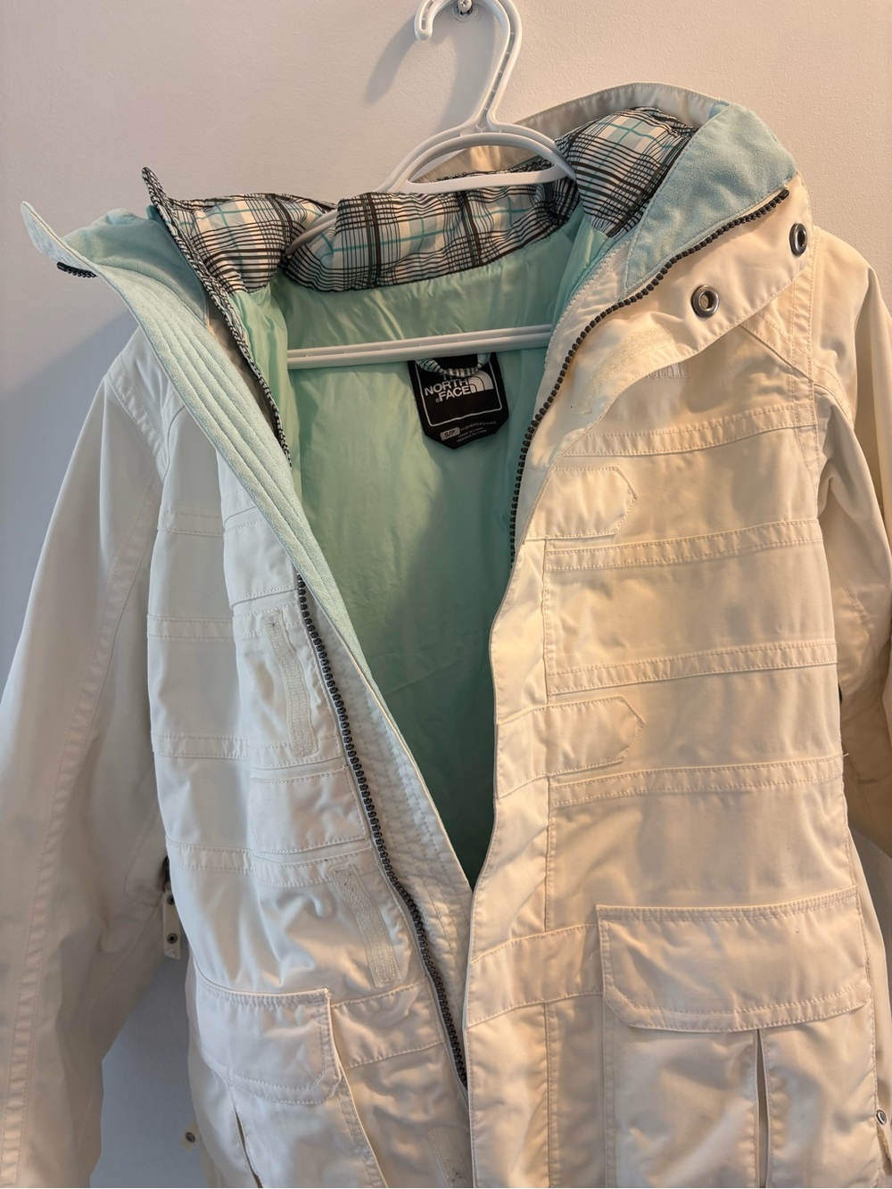 The North Face Women's White Hooded Snow Winter Jacket - Picture 9 of 10